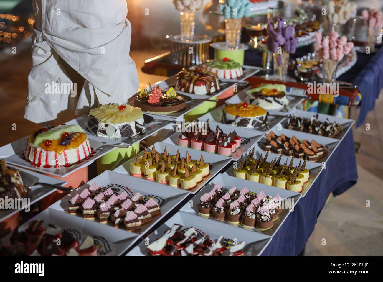 Self-Service Catering-Küche im ägyptischen Restaurant von Marsa Alam, Ägypten Stockfoto