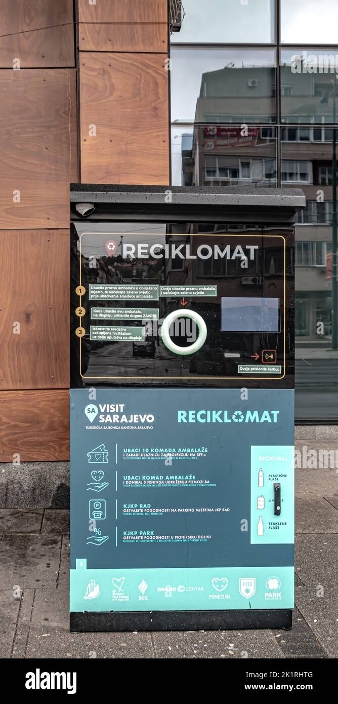 Reciklomat ist der erste Reverse-Vending-Automaten in Bosnien, der in Sarajevo installiert wird Stockfoto