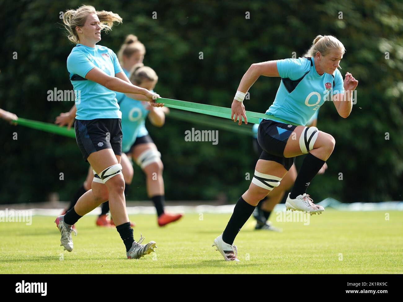 Die Engländerin Alex Matthews (rechts) und Zoe Aldcroft während des Trainings im Pennyhill Park, London. Stockfoto