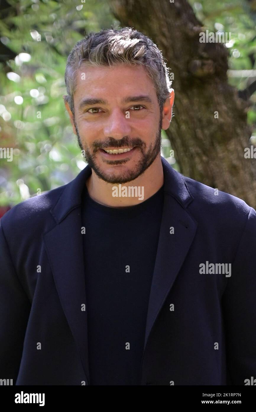 Giuseppe Zeno nimmt an der Fotozelle der RaiFiktion Mina Settembre