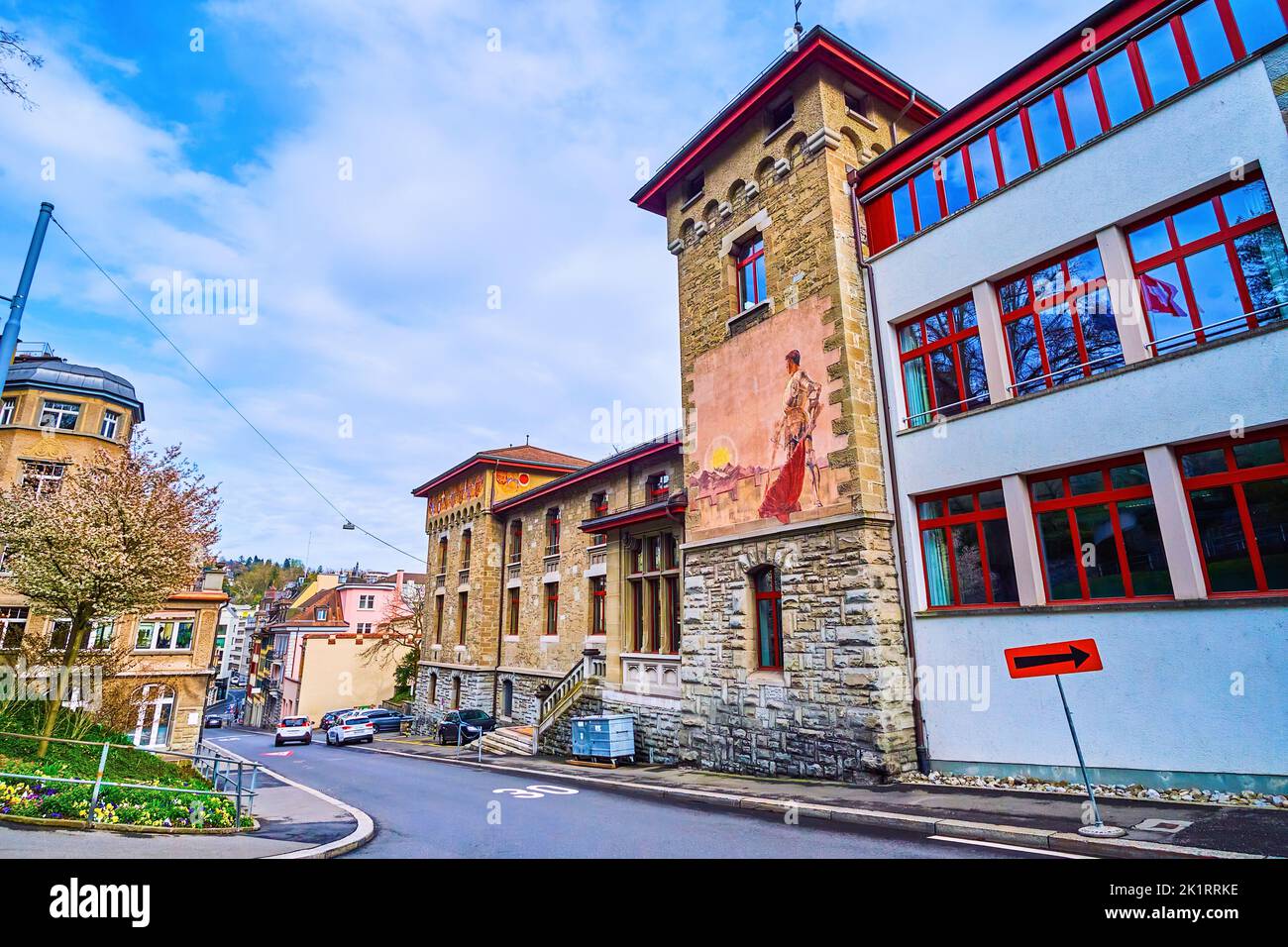 Die historische Steinkantonalschule Musegg Luzern mit Fresken an der Fassade befindet sich in der Museggstraße in Luzern, Schweiz Stockfoto