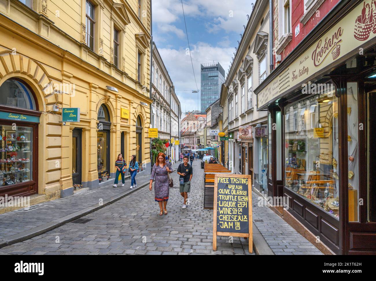 Geschäfte auf Radićeva Ulica in der Altstadt, Zagreb, Kroatien Stockfoto