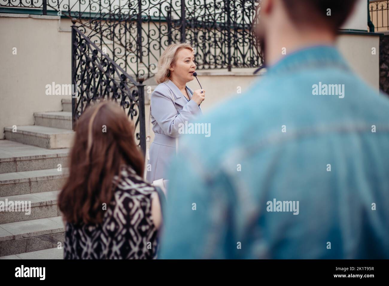 Bild einer Gruppe von Touristen während einer Exkursion . Stockfoto