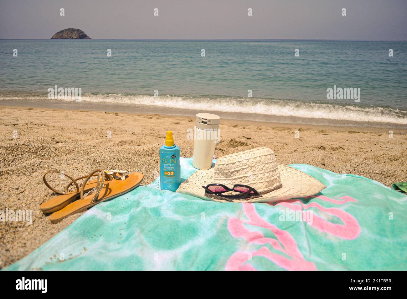 Nahaufnahme von Strandartikeln in Algerien Stockfoto