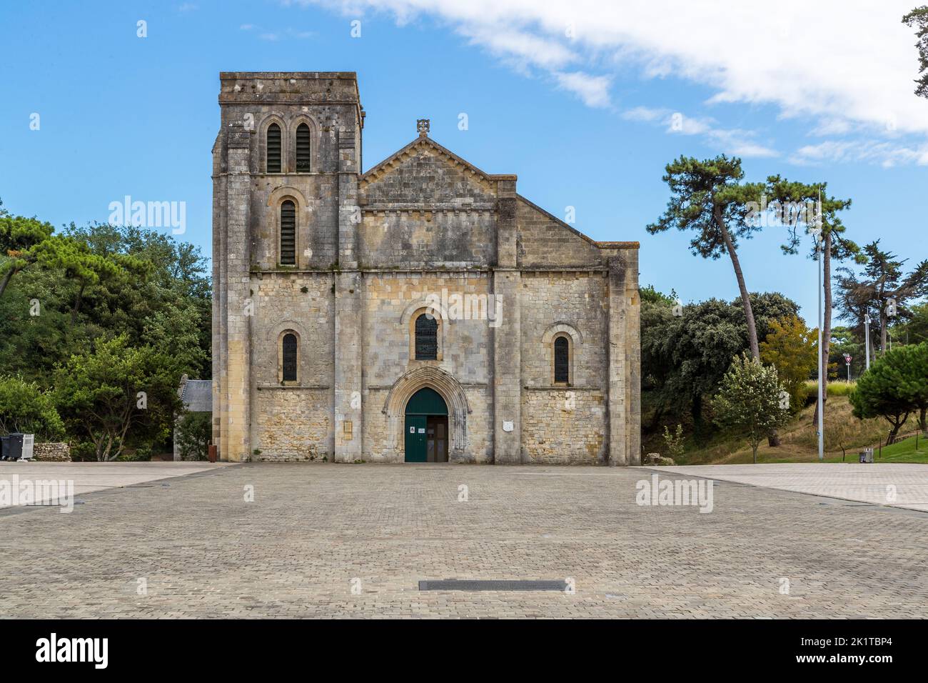 Die Wallfahrtskirche Notre-Dame-de-la-fin-des-Terres in Soulac-sur-Mer ist eine ehemalige Benediktinerkirche aus dem 12.. Jahrhundert, Lesparre-Médoc, Frankreich Stockfoto