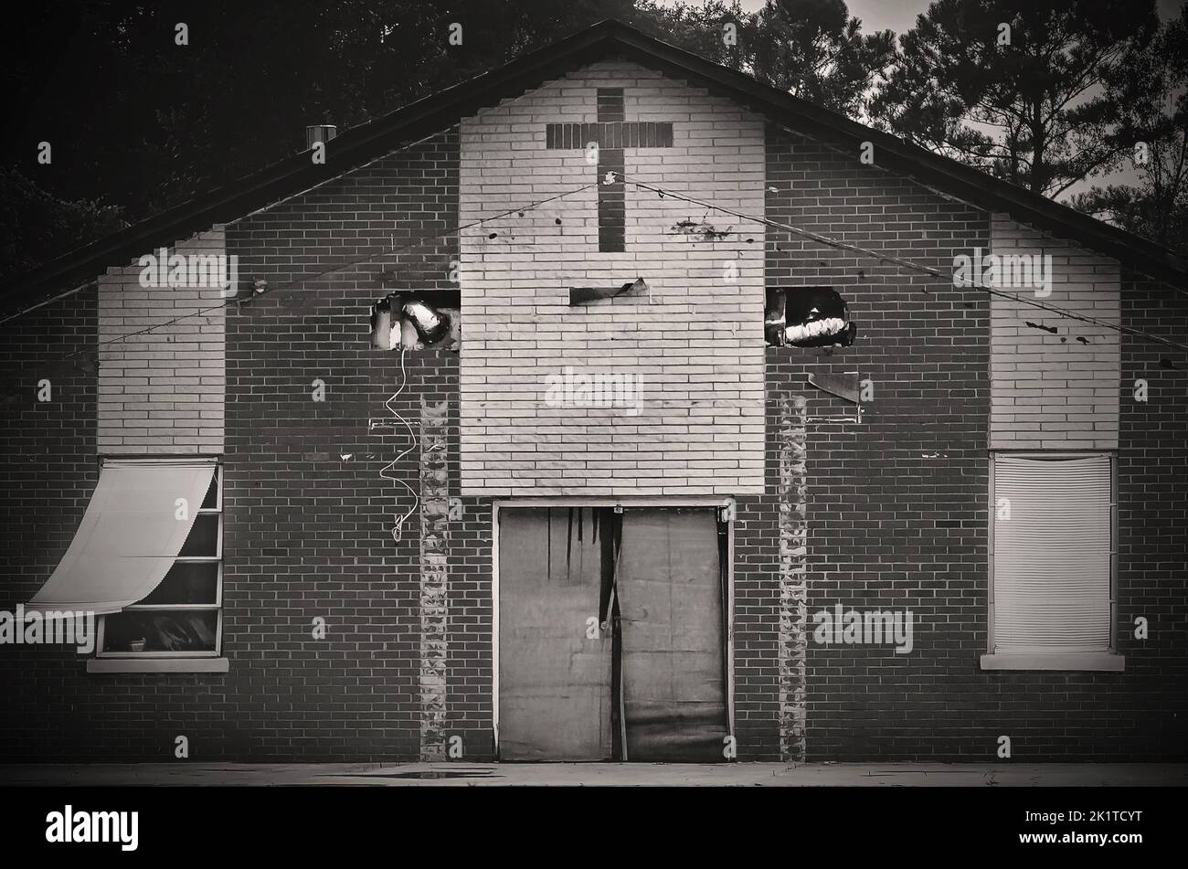 Eine verlassene Kirche ist am 8. September 2022 in Daphne, Alabama, abgebildet. Die Kirchenmitgliedschaft in den Vereinigten Staaten ist in den letzten zwei Jahrzehnten zurückgegangen. Stockfoto