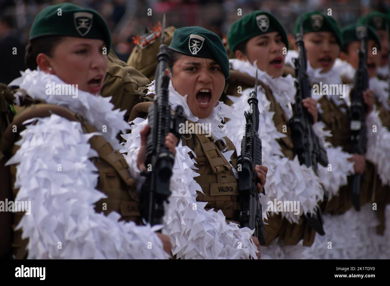 Santiago, Metropolitana, Chile. 19. September 2022. Bergsoldaten marschieren während der traditionellen Militärparade im Rahmen der Feierlichkeiten zum Unabhängigkeitstag am 19. September 2022 in Santiago, Chile. (Bild: © Matias Basualdo/ZUMA Press Wire) Stockfoto