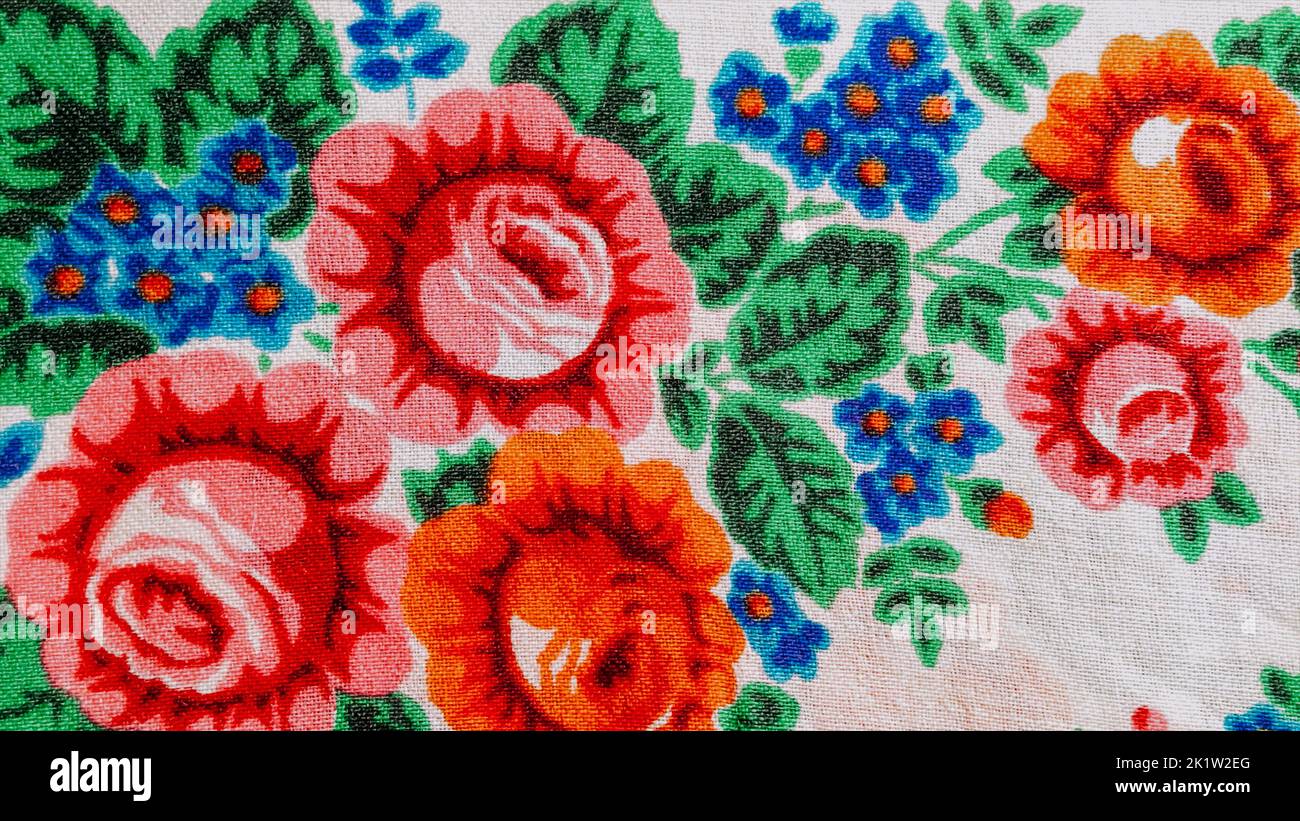 Farbenfrohe ukrainische Kopfschal-Details im Nahaufnahme-Design. Blumen, florale, uralte traditionelle authentische Schal oder Schal, Haarzubehör von Frauen. Ethnische Zugehörigkeit Stockfoto