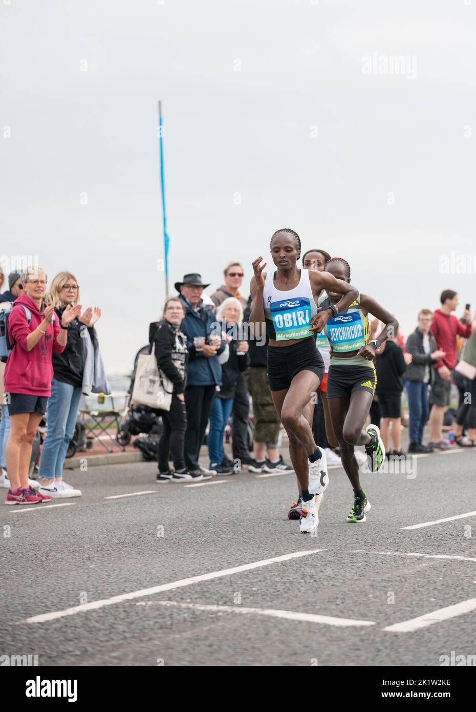 Hellen Obiri, kenianischer Mittel- und Langstreckenläufer, der den Great North Run Halbmarathon 2022 gewann. Stockfoto