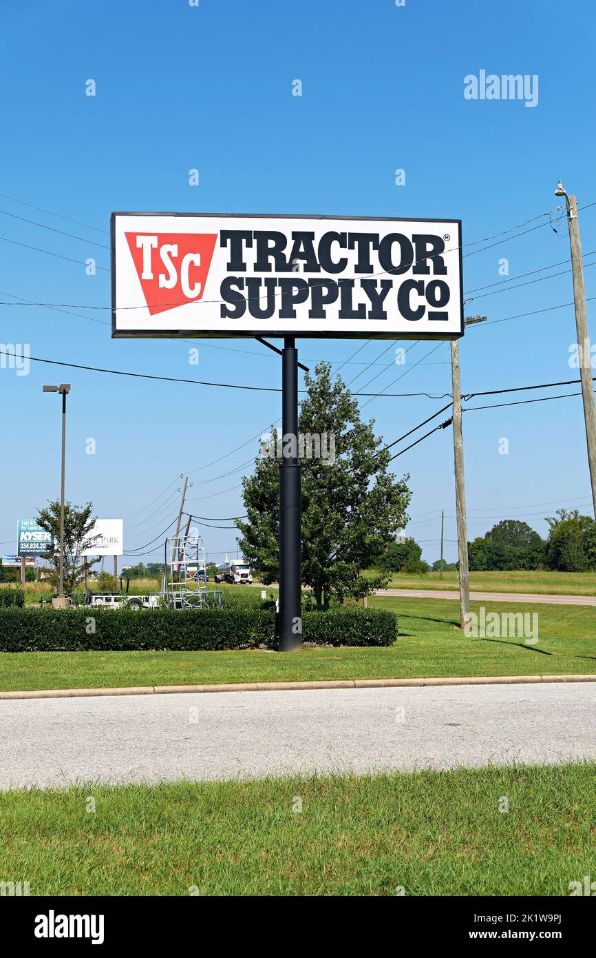 Tractor Supply Company signiert und signiert ein Farm- und Ranch-Liefergeschäft in Montgomery, Alabama, USA. Stockfoto