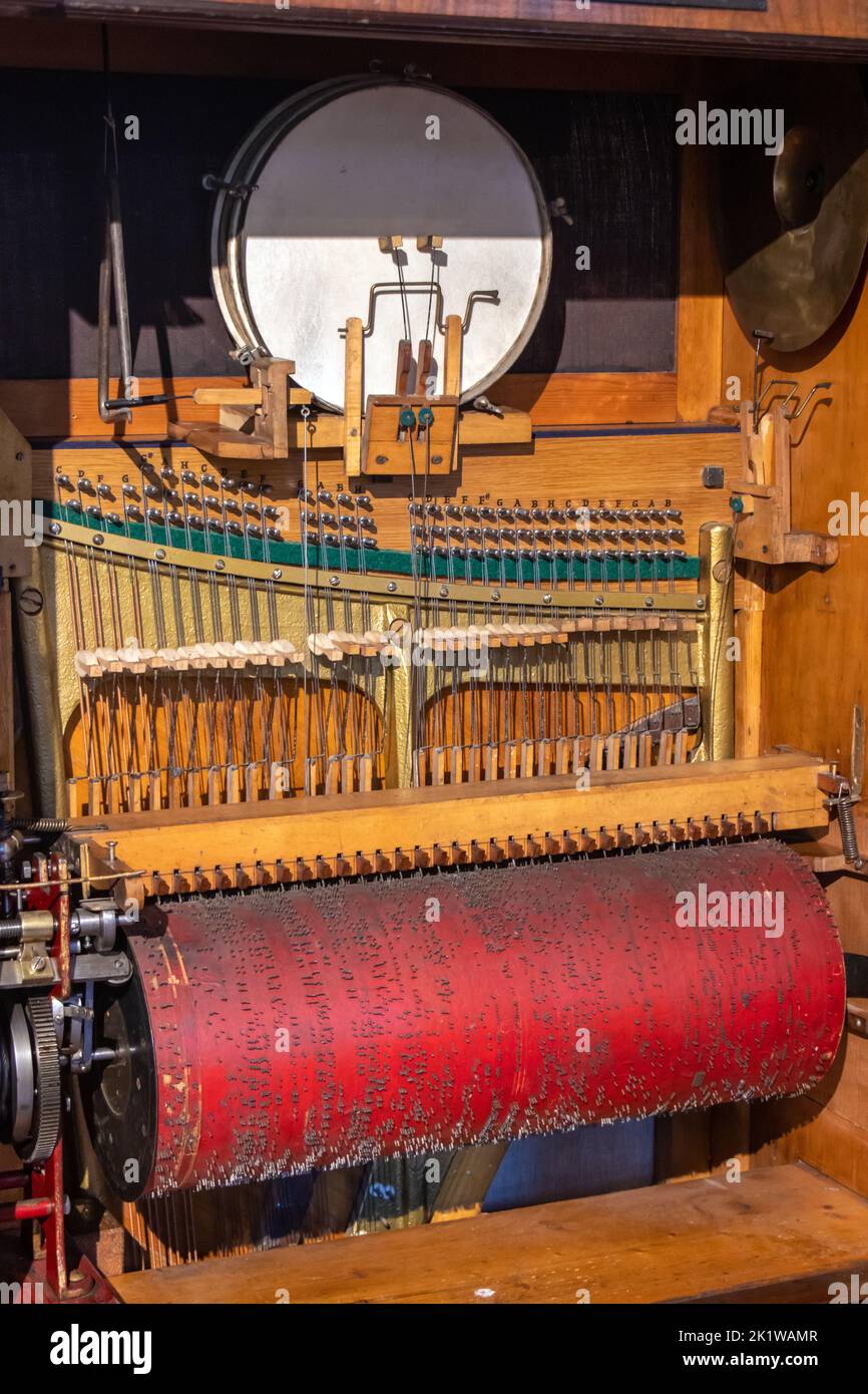Der Mechanismus im Inneren des Klavierorchestrion, der Anfang des 20.. Jahrhunderts Stockfoto