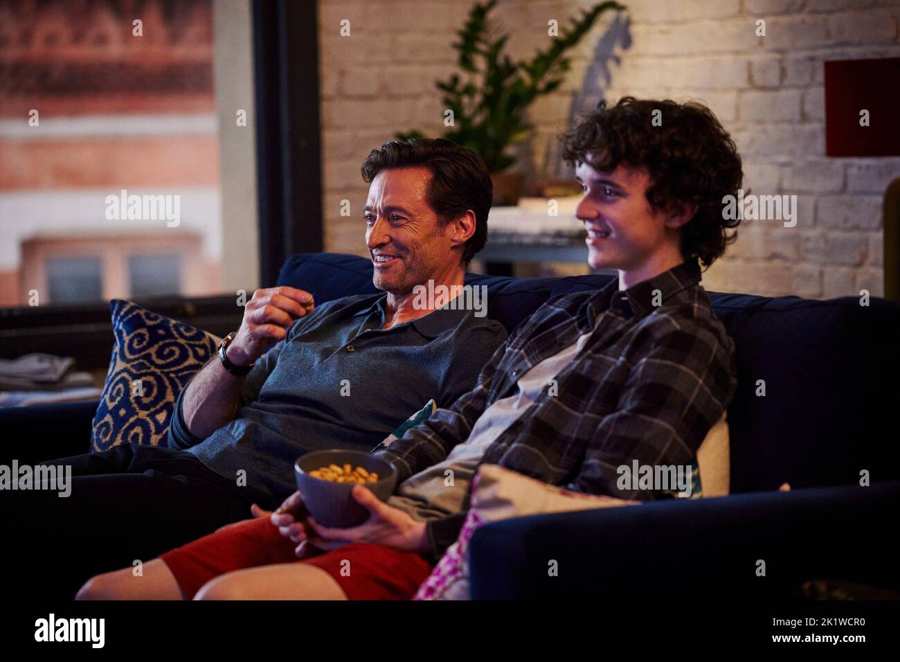 VERÖFFENTLICHUNGSDATUM: 9 Oktober 2022. TITEL: Der Sohn. STUDIO: Sony Classics Pictures. REGIE: Florian Zeller. PLOT: Peter, als sein geschäftiges Leben mit der neuen Partnerin Emma und ihrem Baby in Unordnung Gerät, als seine Ex-Frau Kate mit ihrem Teenager-Sohn Nichola auftaucht. HAUPTROLLE: HUGH JACKMAN als Peter, ZEN MCGRATH als Nicholmann. (Bild: © Sony Classics Picics/Entertainment Picics) Stockfoto