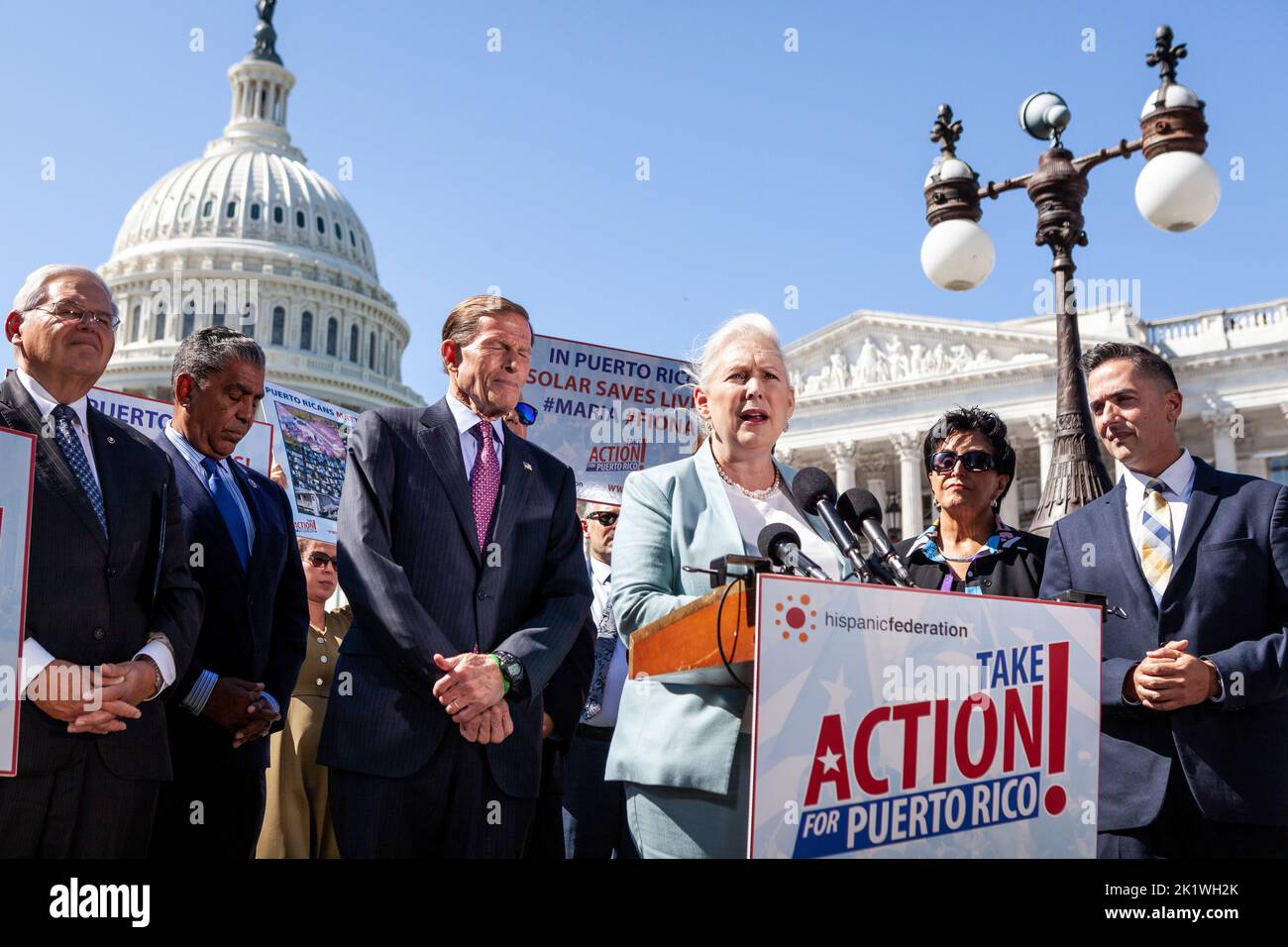 Washington, Usa. 20. September 2022. Senatorin Kirsten Gillibrand (D-NY) spricht auf einer Pressekonferenz, die den Bau eines zuverlässigen Stromnetzes in Puerto Rico fordert. Fünf Jahre nach der Zerstörung der Inseln durch den Unrufer Maria ist Puerto Rico aufgrund des Unruis Fiona wieder völlig ohne Strom. Kredit: SOPA Images Limited/Alamy Live Nachrichten Stockfoto