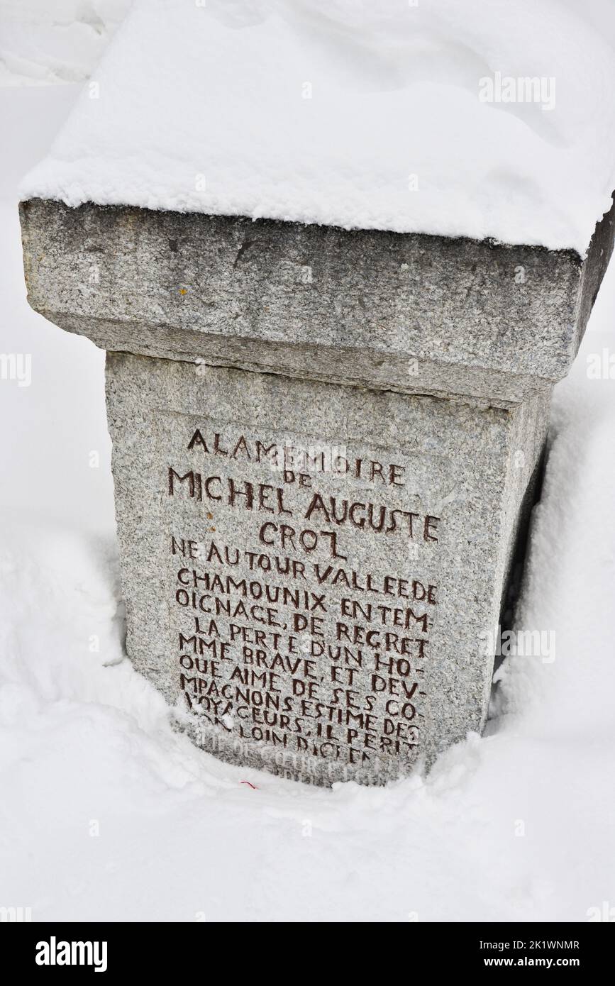 Schweiz. Kanton Wallis. Zermatt. Die Kirche Saint-Mauritius ist für ihren Friedhof bekannt, auf dem sich einige der 700 Bergsteiger befinden, die in den Bergen getötet wurden Stockfoto