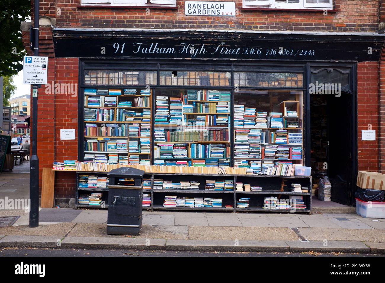 Entdecken Sie die literarischen Schätze von Hurlingham Books: Eine charmante Oase für Bibliophile in Fulham Stockfoto