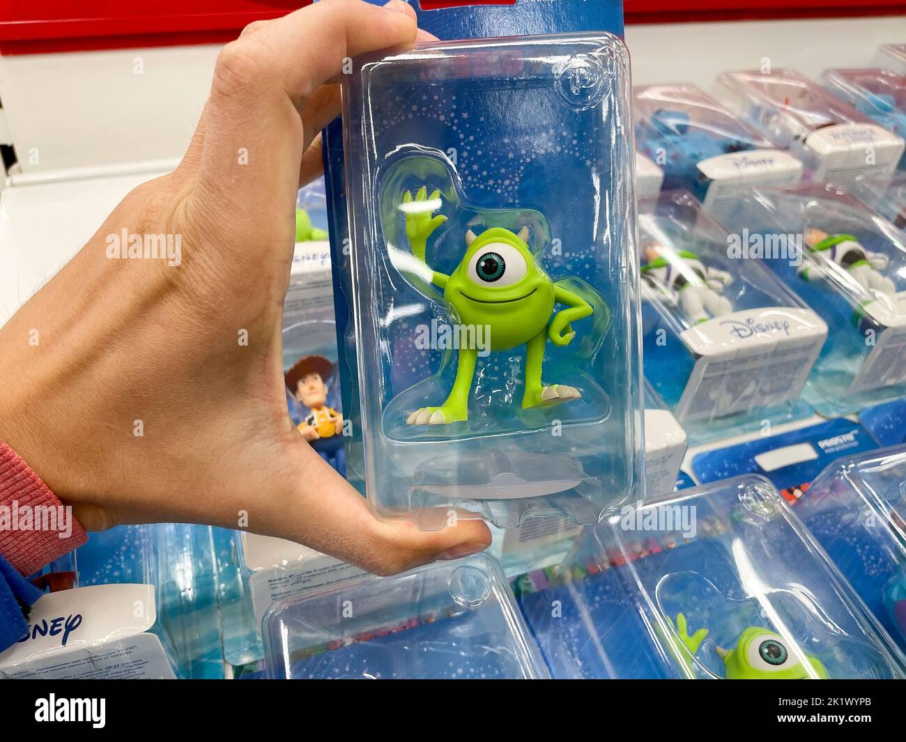 Tyumen, Russland-09. September 2022: American Anime Monsters, Inc. Charakter Michael Wazowski Ein Spielzeug Stockfoto