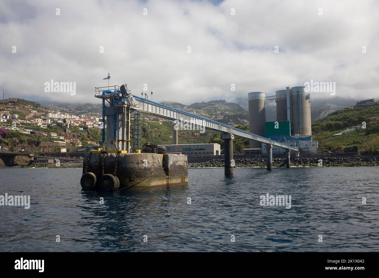 Zementtransitstation von Cimentos Madeira bei Camara de Lobos Madeira Stockfoto