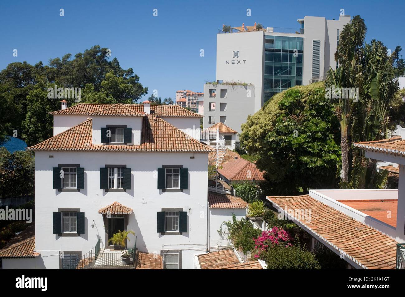 Innenhof des Quinta da Penha de Franca mit dem Next Hotel und Reid's Hotel in Funchal Madeira Stockfoto