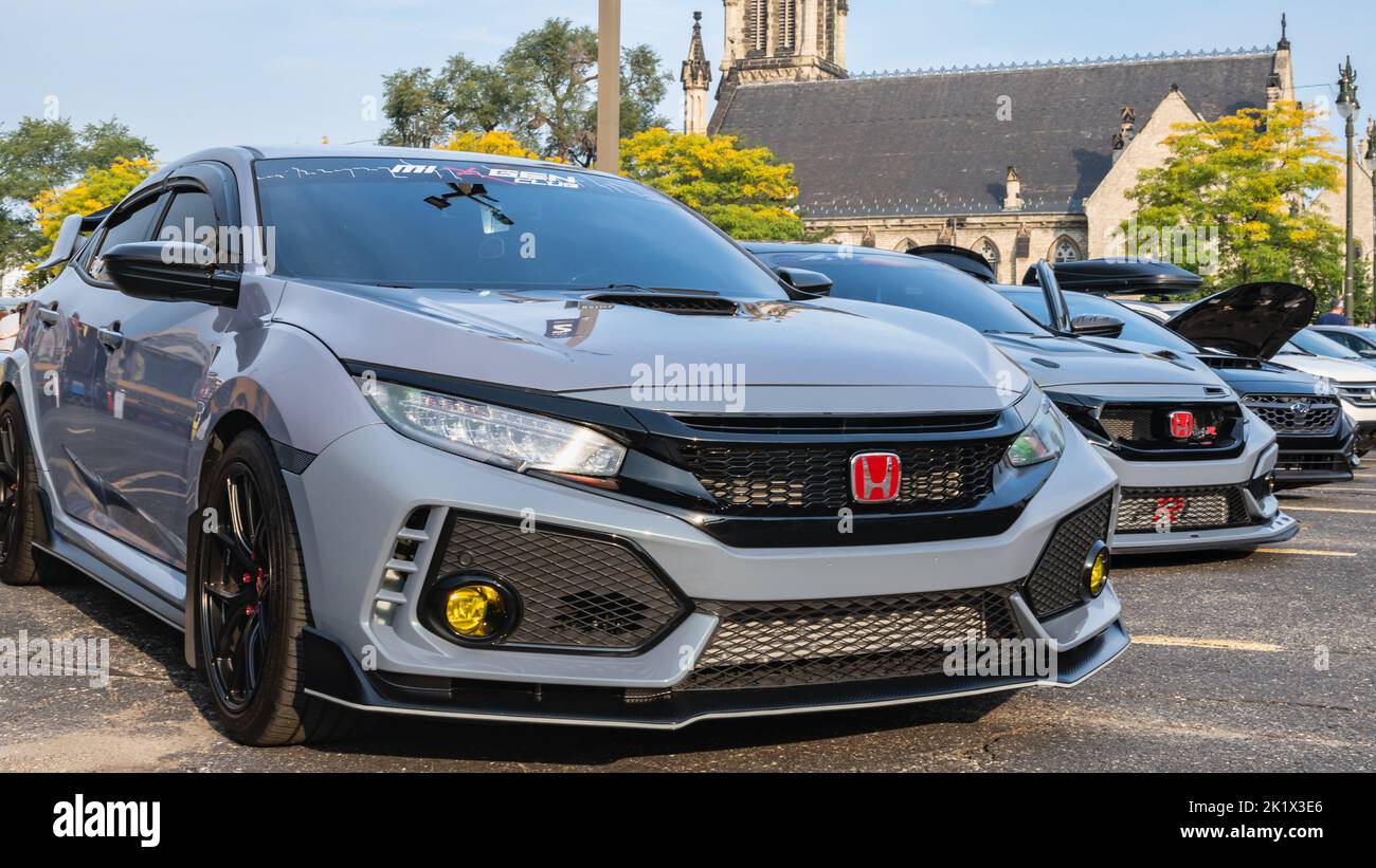 DETROIT, MI/USA - 17. SEPTEMBER 2022: Zwei Honda Civic R-Fahrzeuge im Detroit Concours 'd Elegance. Stockfoto