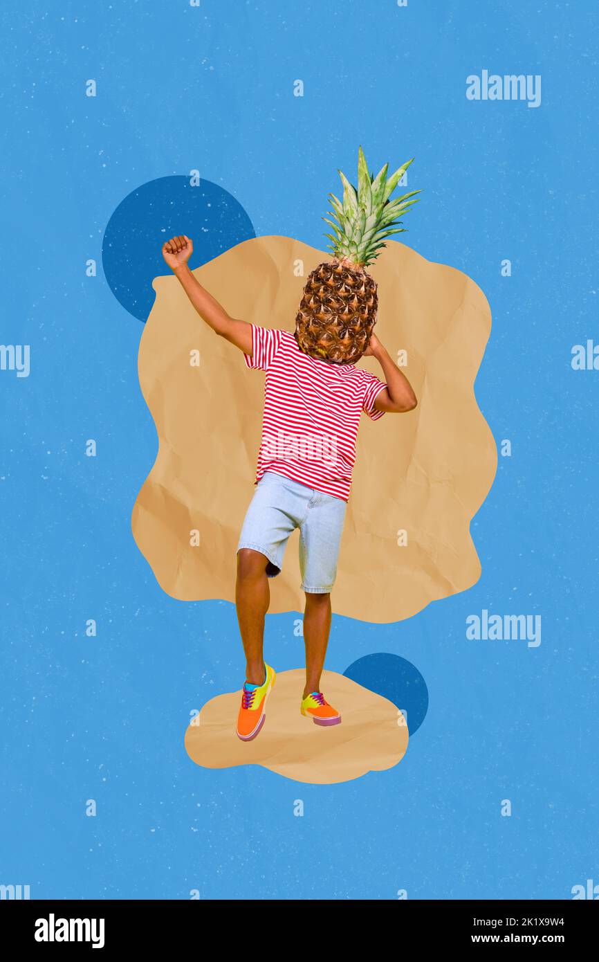 Collage Foto von jungen kopflosen abstrakt absurd kreativen Mann tragen Ananas Obst posiert zeigt Muskel lustig isoliert auf gemalten blauen Farbe Stockfoto