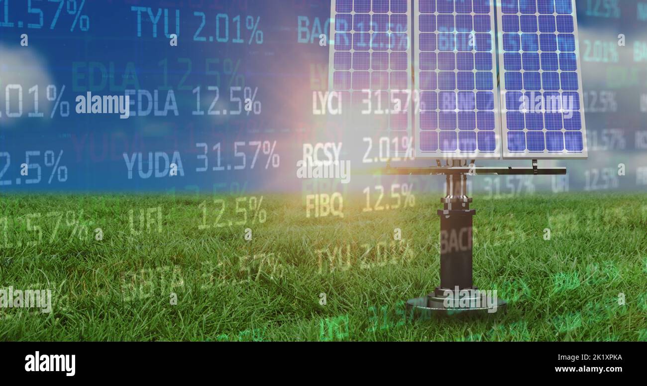 Bild der finanziellen Datenverarbeitung über Solarzellen im grünen Feld Stockfoto