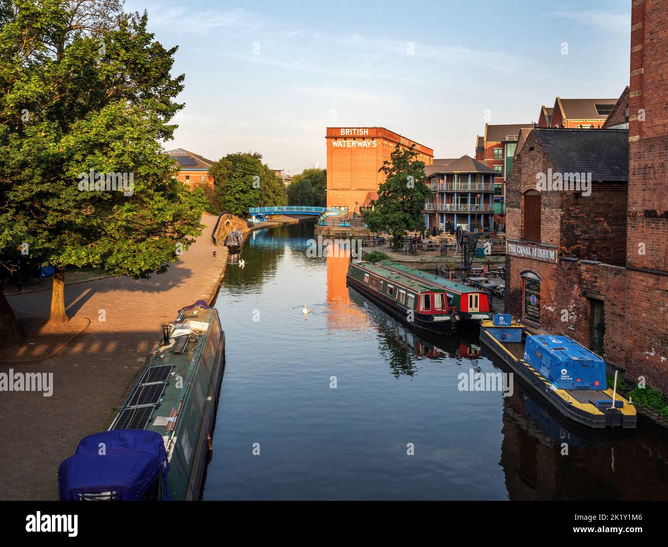 Nottingham Canal und das Gebäude der alten britischen Wasserstraßen bei Sonnenaufgang Nottingham Nottinghamshire England Stockfoto