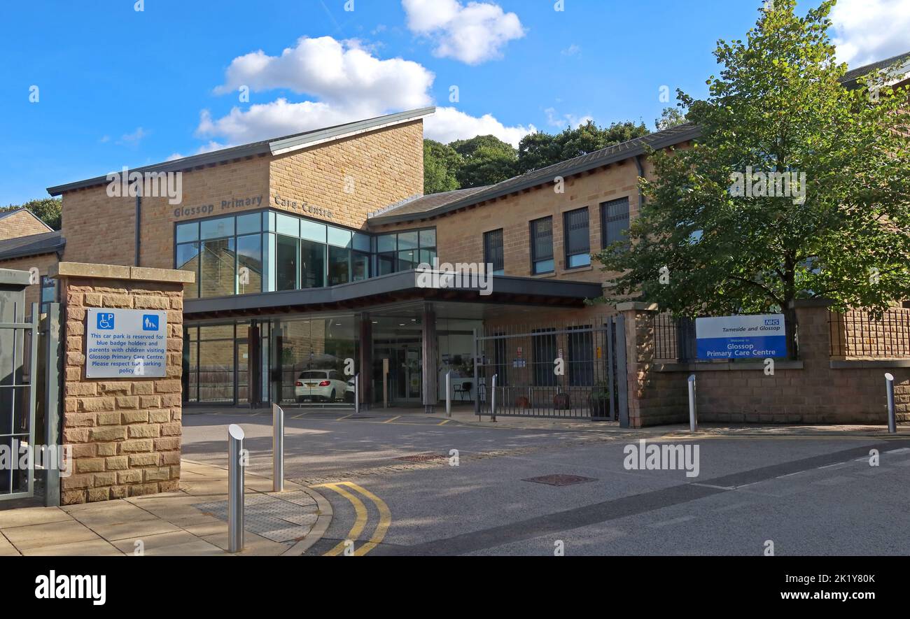 NHS Tameside und Glossop, Primary Care Centre, Foundation Trust, George Street, Glossop, High Peak, Derbyshire, England, Großbritannien, SK13 8AY Stockfoto