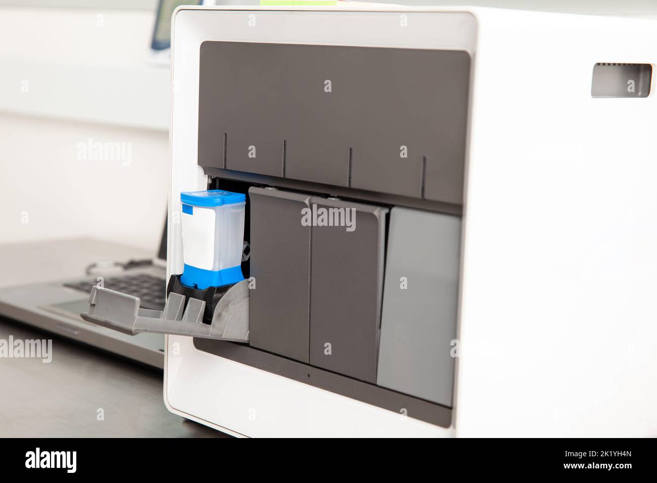Thermocycler-Maschine in einem molekularbiologischen Labor. Polymerase-Kettenreaktionstechnik. PCR-Technik Stockfoto