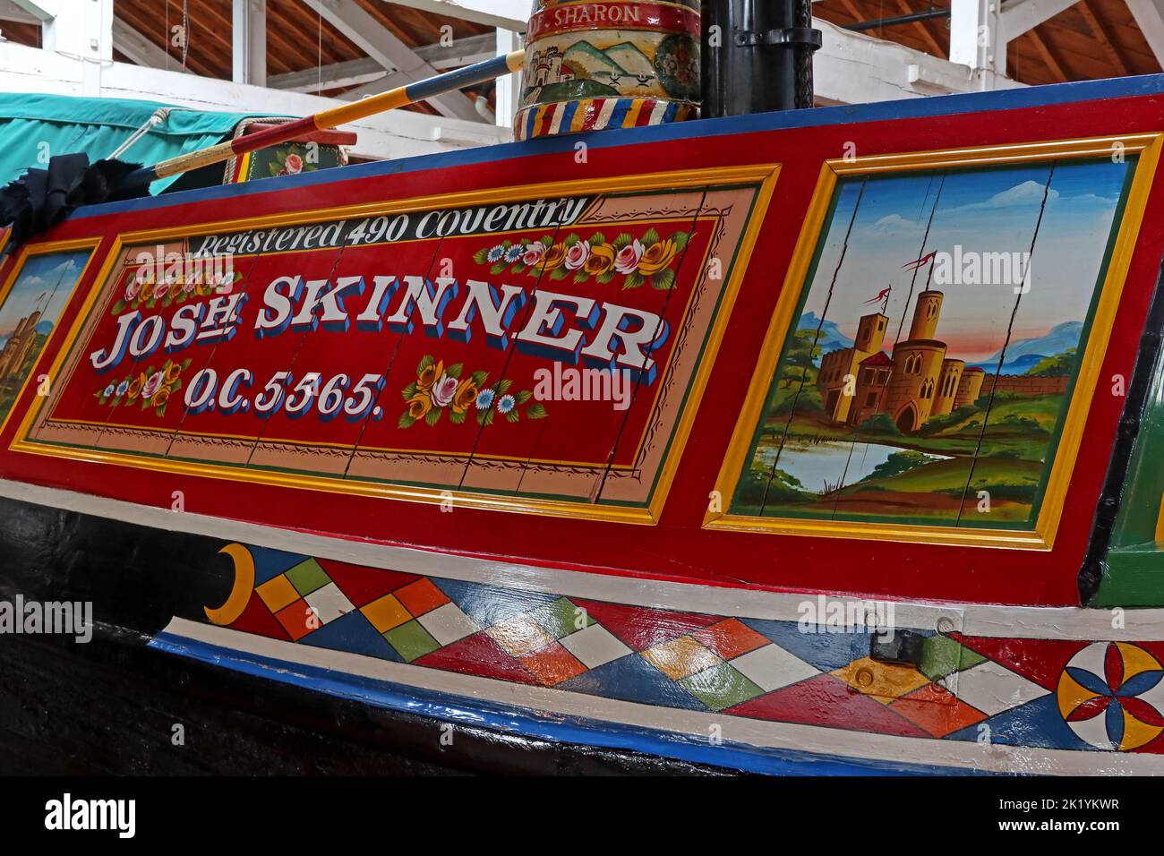 Barge Decoration, Josh Skinner, OC 5565, registriert 490 Coventry, traditionell dekorierter Barge, Burgbild Stockfoto