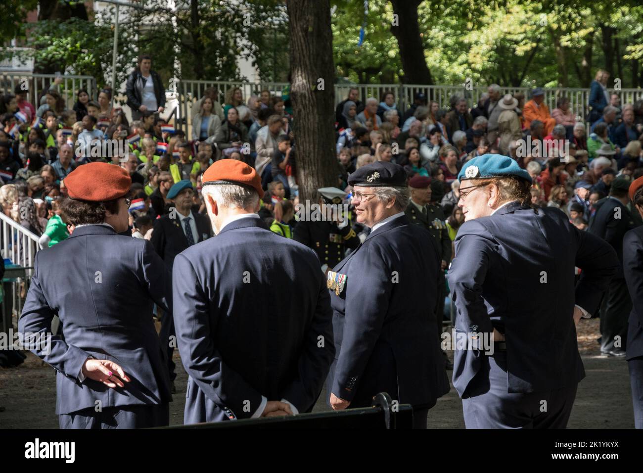 09-20-2022,Prinsjesdag ist der Tag, an dem der regierende Monarch der Niederlande eine gemeinsame Sitzung der Generalstaaten der Niederlande anspricht, um die Rede vom Thron aus zu halten. In dieser Rede werden die wichtigsten Merkmale der Regierungspolitik für die kommende Parlamentssitzung dargelegt. Stockfoto