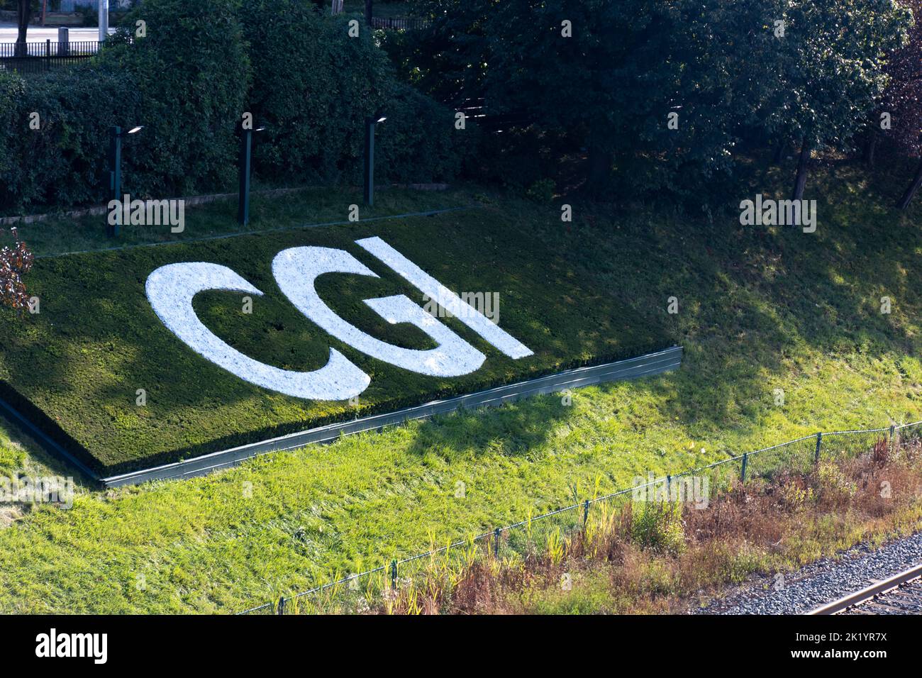 Das CGI, CGI Global Inc-Logo befindet sich in der Innenstadt von Toronto neben dem Gardiner Expressway. CGI ist ein weltweit tätiges kanadisches Unternehmen für IT-Beratung und -Technologie. Firma. Stockfoto