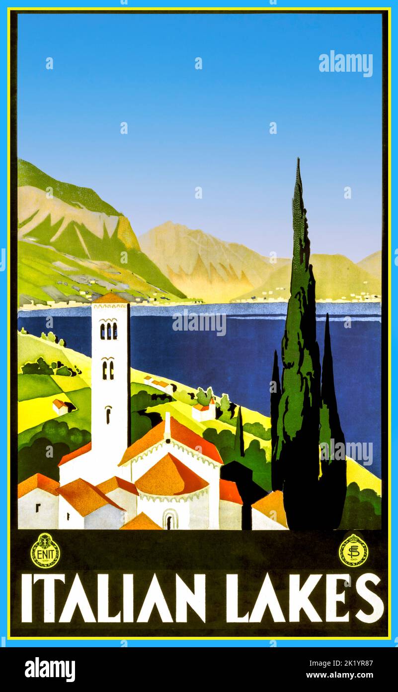 ITALIENISCHE SEEN Vintage Travel Poster 1900 Italien ITALIENISCHE SEEN Lithographie in Farbe, um 1928, gedruckt von Modiano-Triest, Gardasee. Der Gardasee – Lago di Garda auf Italienisch – hat eine Fläche von 143 Quadratkilometern und ist damit der größte See des Landes und zugleich der drittgrößte in den Alpen, der nur vom Bodensee und dem Genfer See übertroffen wird. ...Lago Maggiore. ...Comer See. ...Trasimeno-See. ...Bolsenasee. Stockfoto