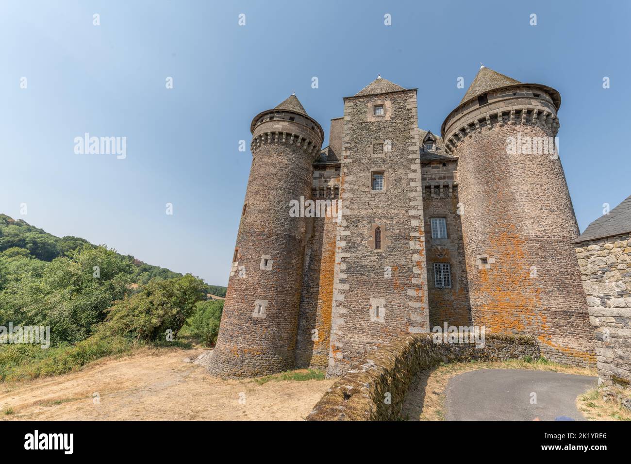 Schloss Bousquet aus dem 14.. Jahrhundert, klassifiziert als historisches Monument. Montpeyroux, Aveyron, Frankreich. Stockfoto