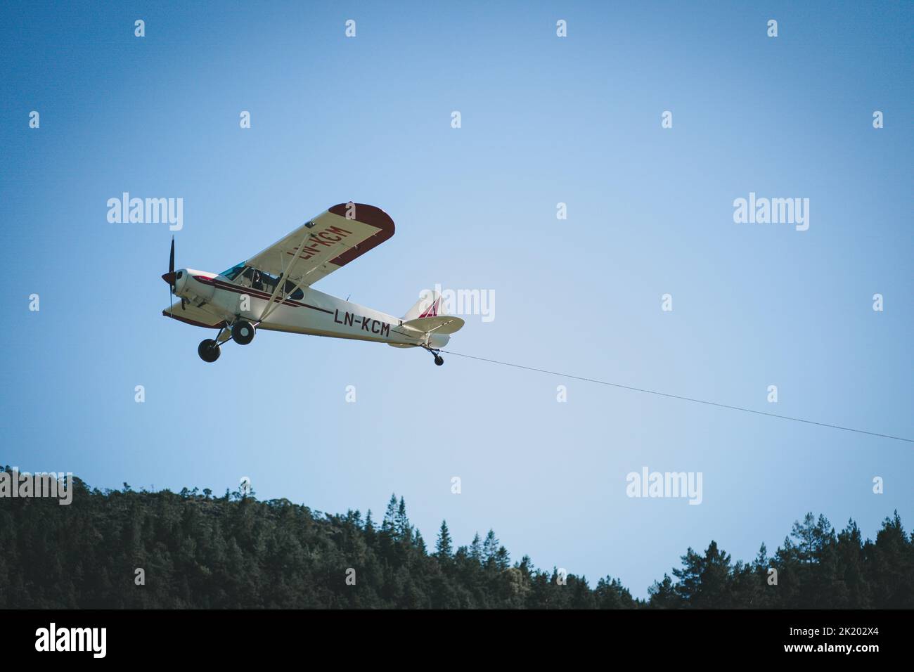 Kleine Flugzeuge über OS, Bjørnafjorden, Norwegen Stockfoto