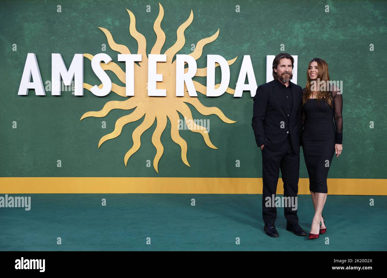 Cast-Mitglied Christian Bale mit Frau Sibi Blazic bei der Europa-Premiere des Films 'Amsterdam', in London, Großbritannien, 21. September 2022. REUTERS/Tom Nicholson Stockfoto