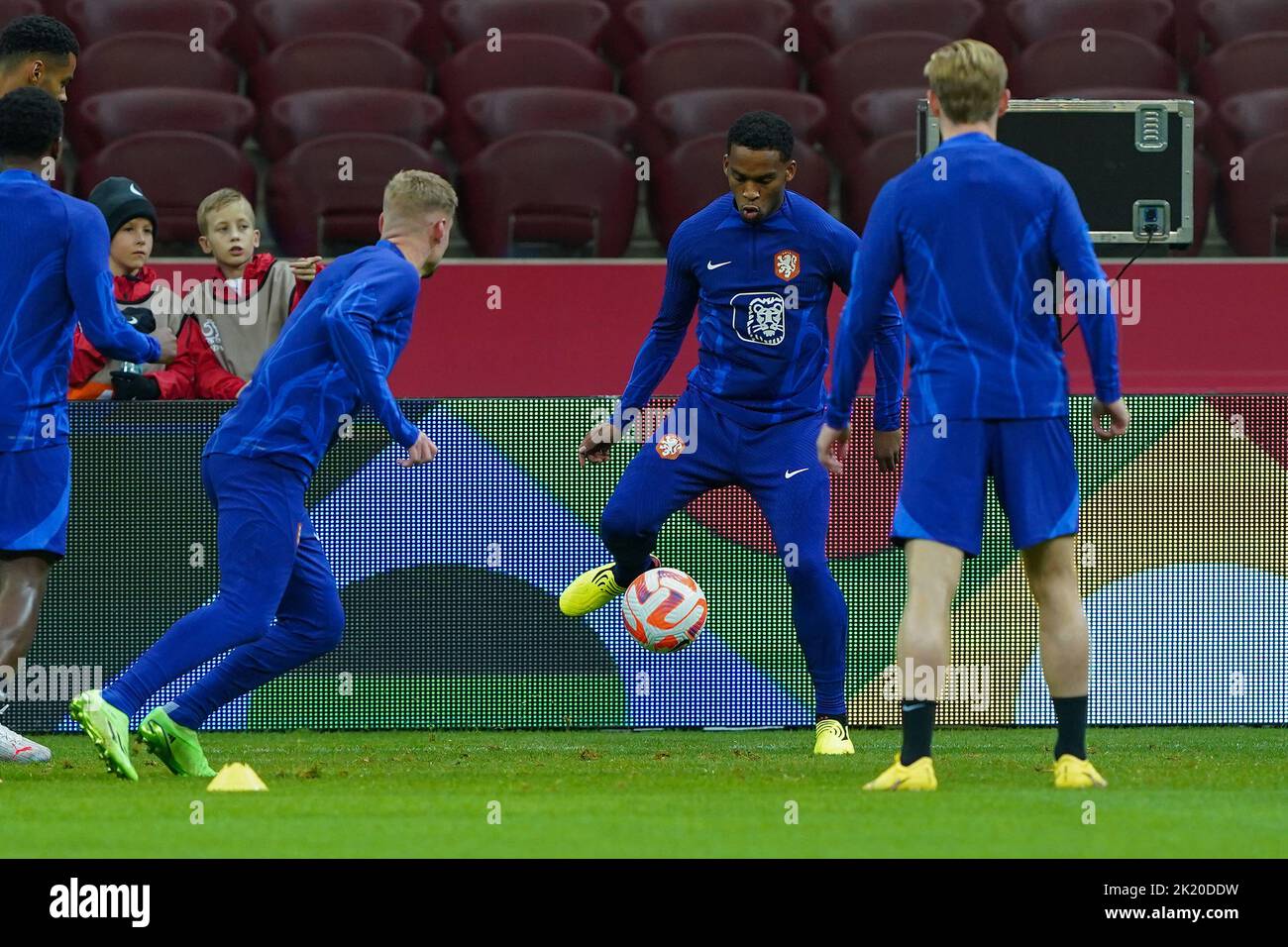 WARSCHAU, POLEN - 21. SEPTEMBER: Jurrien Timber während der Trainings- und Pressekonferenz vor dem Nations League-Spiel zwischen Polen und den Niederlanden im PGE Narodowy Stadium am 21. September 2022 in Warschau, Polen (Foto: Andre WeeningOrange Picles) Stockfoto