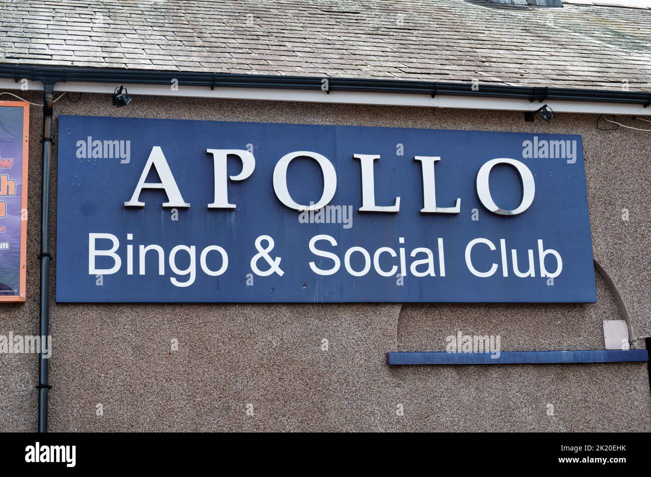 Caernarfon, Großbritannien - 11. Juli 2022: Apollo Bingo & Social Club in Caernarfon in Nordwales. - Stockfoto