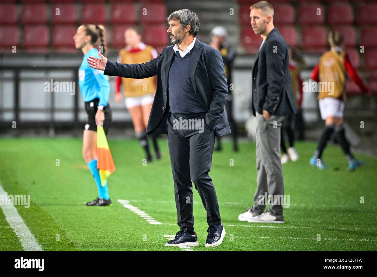 Prag, Tschechische Republik. 21. September 2022. Alessandro Spugna, Trainer von Roma, reagiert während des Qualifikationsspiels AC Sparta Praha vs. AS Roma in Prag, Tschechische Republik, 21. September 2022 in der Champions League 2.. Quelle: VIT Simanek/CTK Photo/Alamy Live News Stockfoto