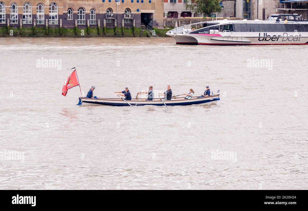 Das Great River Race, River Marathon von Tower Hamlets nach Richmond viele werden sich bemühen, die Challenge Trophy zu gewinnen Stockfoto
