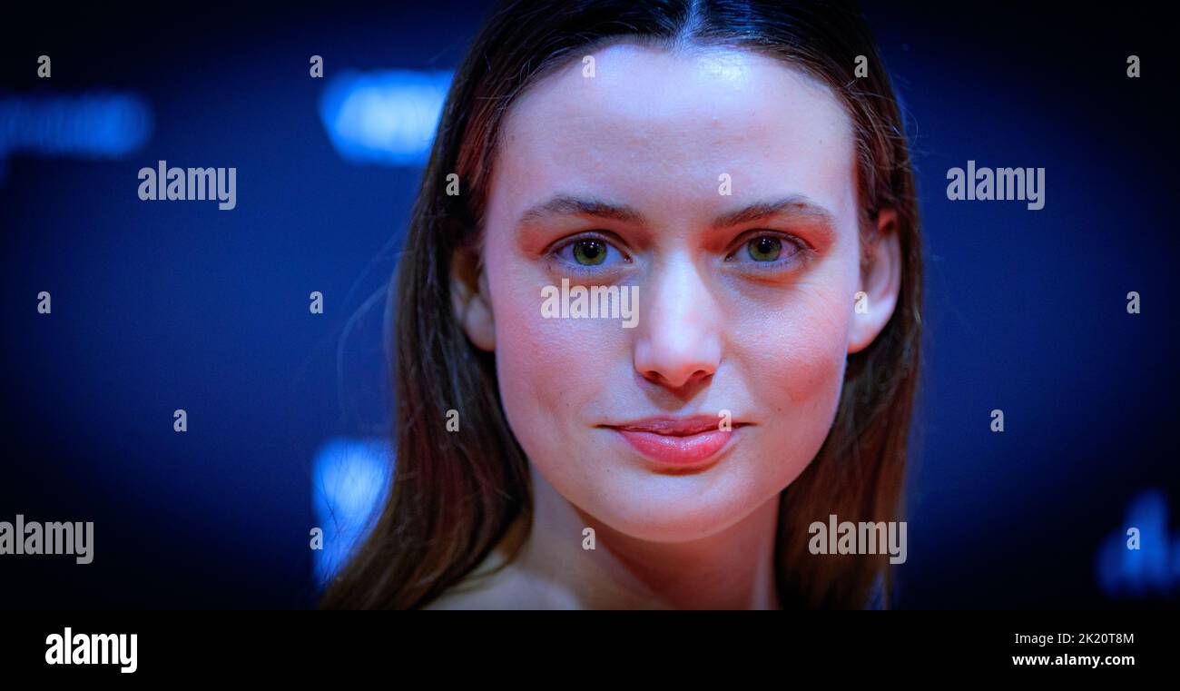 2022-09-21 20:13:02 AMSTERDAM - Gaite Jansen auf dem roten Teppich vor der Premiere des Eröffnungsfilms Zee van Tijd beim Netherlands Film Festival. ANP LEVIN DEN BOER niederlande Out - belgien Out Stockfoto