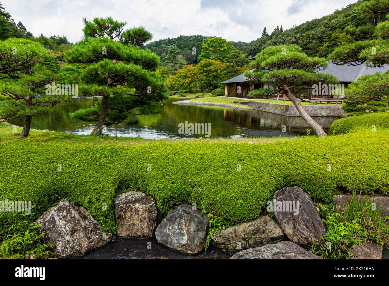 Suirakuen – dieser Garten im traditionellen japanischen Stil spiegelt die Philosophie von Sadanobu Matsudaira wider. Dieser Garten befindet sich in Stockfoto