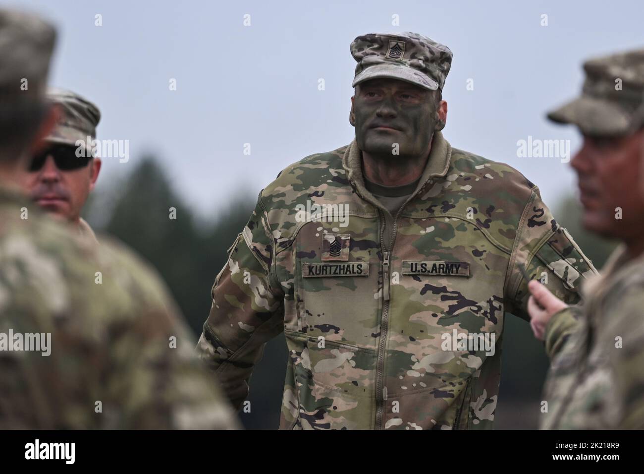 NOWA DEBA, POLEN. 21. September 2022. Soldaten aus Polen, den USA und Großbritannien nehmen an der gemeinsamen Militärübung 'BÄR 22' (polnisch: Niedzwiedz 22') in Podkarpacie, Ostpolen, Teil. Die Übungen dauern bis Freitag und sollen die Interoperabilität und Zusammenarbeit mit den Alliierten stärken. Kredit: ASWphoto/Alamy Live Nachrichten Stockfoto