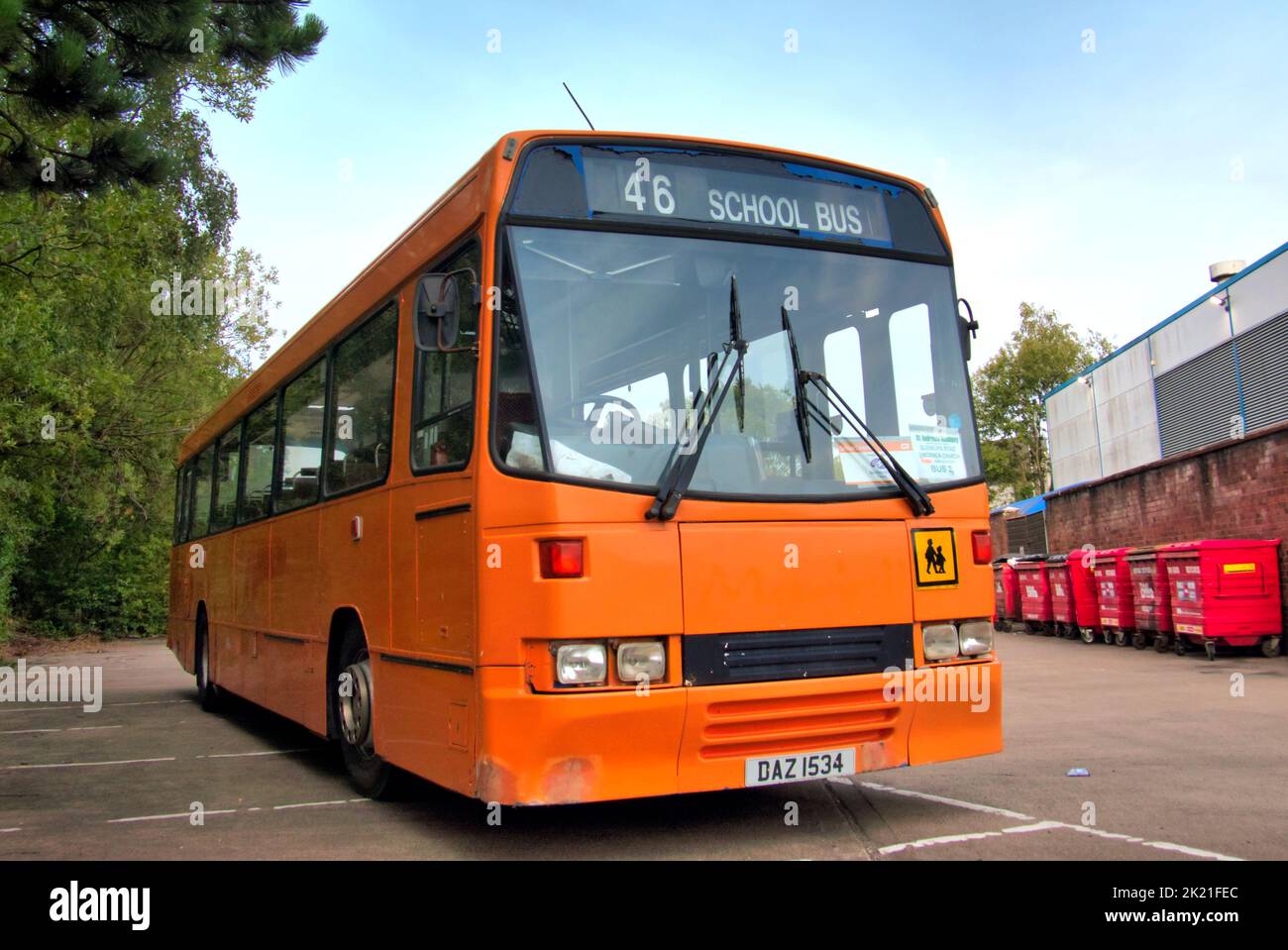 Schulbus orange 46 Glasgow, Schottland, Großbritannien Stockfoto