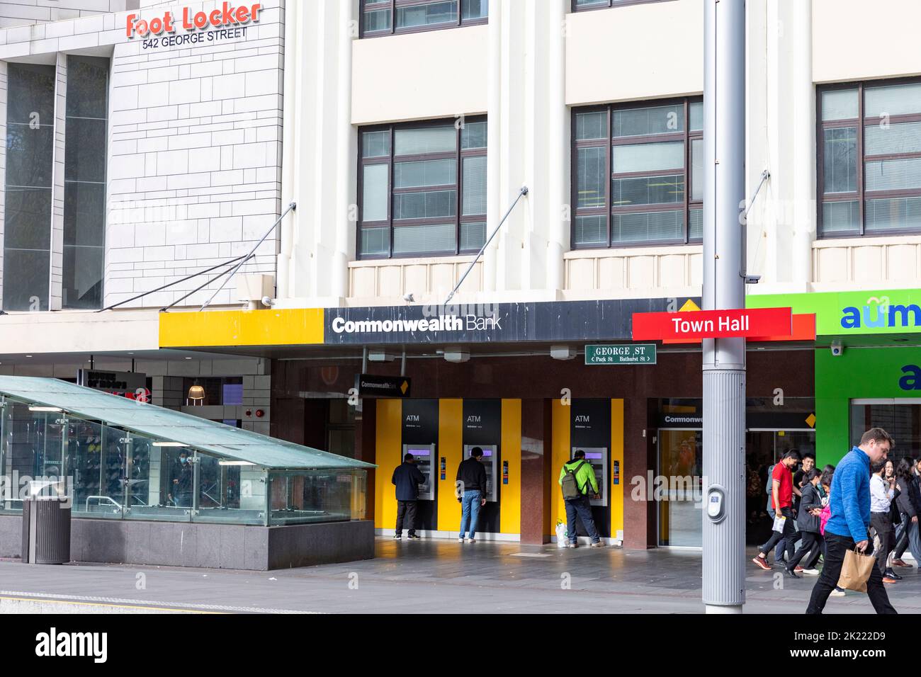 Niederlassung der Commonwealth Bank of Australia in der George Street im Stadtzentrum von Sydney, nahe der Stadtbahnstation, NSW, Australien Stockfoto