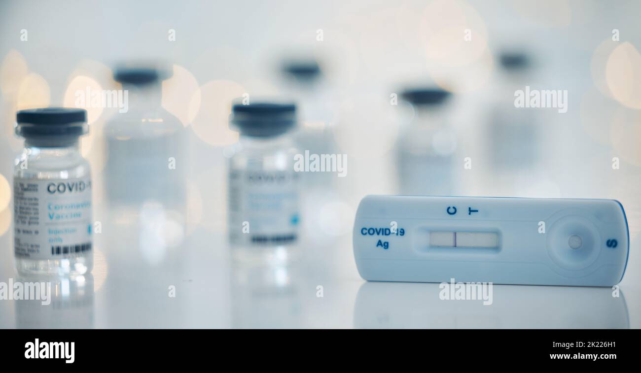 Medizinischer Covid-Impfstoff mit Testtechnologie, im Labor, um Leben auf der ganzen Welt zu retten und dabei zu helfen, die globale Covid 19-Pandemie zu beenden. Apotheken, Kliniken Stockfoto