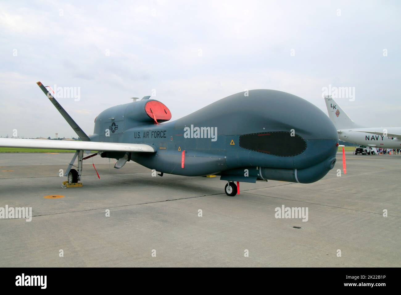 Northrop Grumman RQ-4 Global Hawk auf dem Yokota Air-Stützpunkt Tokio Stockfoto