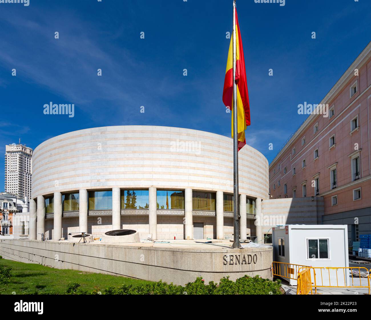 Madrid, Spanien. September 2022. Außenansicht des Senatsgebäudes in der Innenstadt Stockfoto Madrid, Spanien. September 2022. Außenansicht des Senatsgebäudes in der Innenstadt Stockfoto