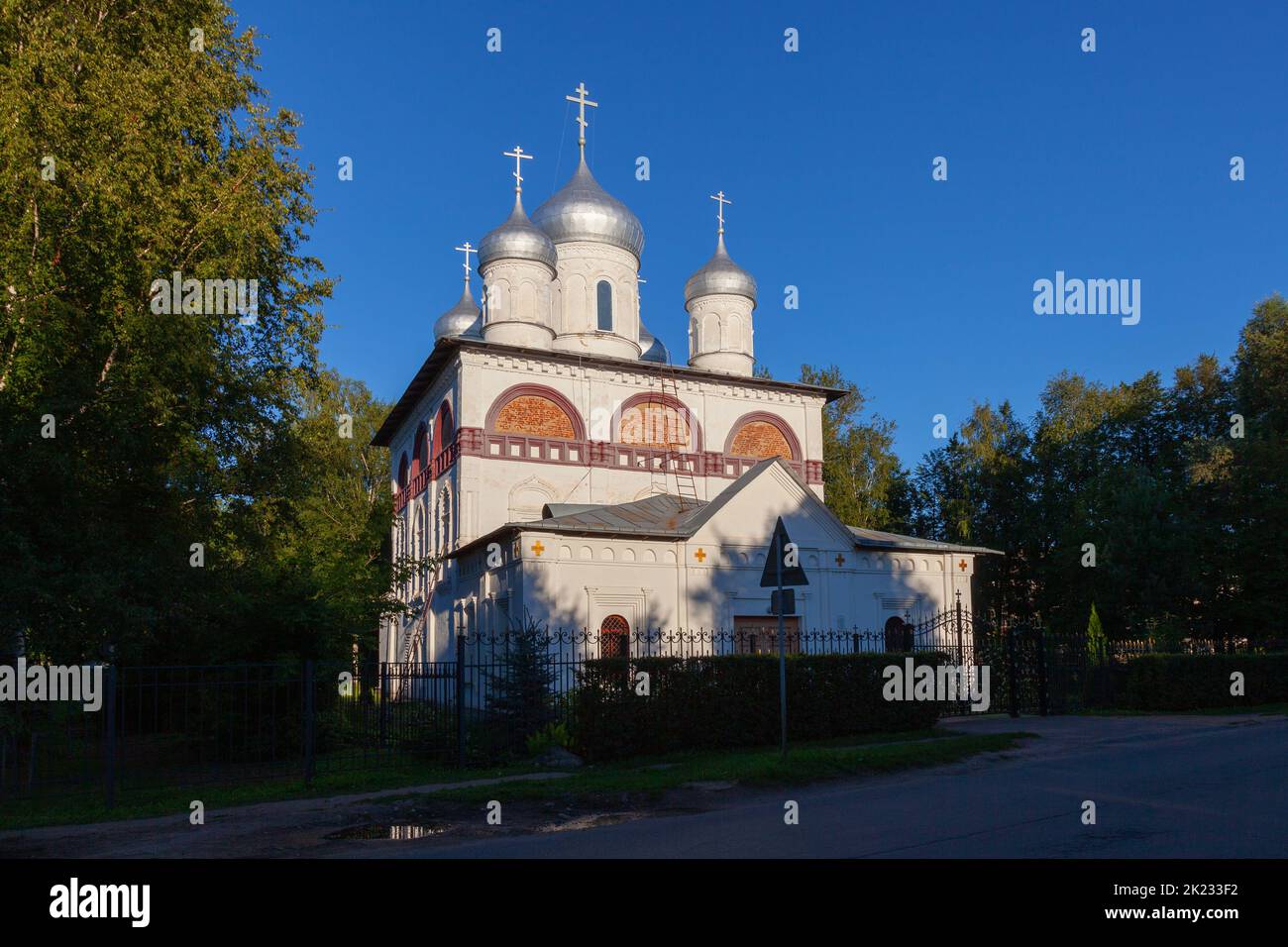Kirche der Heiligen Dreifaltigkeit in Staraya Russa, Russland. Stockfoto