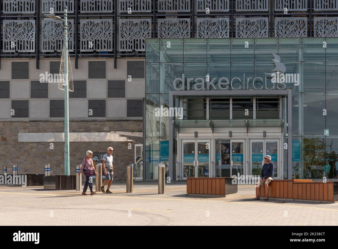 Plymouth, Devon, England, Großbritannien. 2022. Das Drake Circus-Gebäude beliebtes Einkaufs- und Parkgebäude im Stadtzentrum. Stockfoto