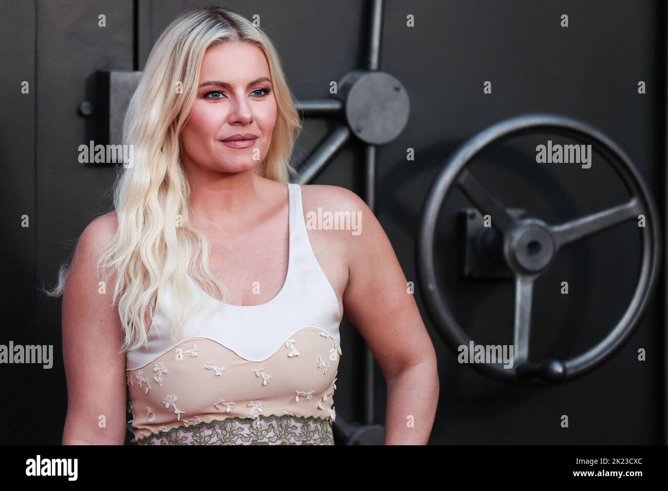 LOS ANGELES, KALIFORNIEN, USA - 21. SEPTEMBER: Die kanadische Schauspielerin Elisha Cuthbert kommt zur Weltpremiere von Redbox Entertainment and Quiver Distribution's 'Bandit', die am 21. September 2022 im Harmony Gold Theater in Los Angeles, Kalifornien, USA, stattfand. (Foto von Xavier Collin/Image Press Agency) Stockfoto